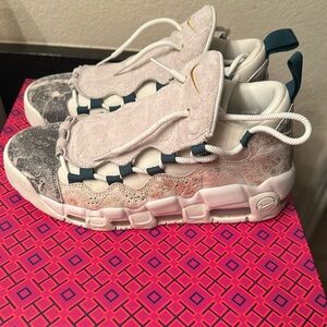 Women’s Nike air money sneaker size 8.5